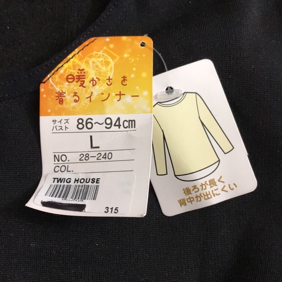 There are 4 Items ,short pants and thermal top for winter - Picture 6 of 7